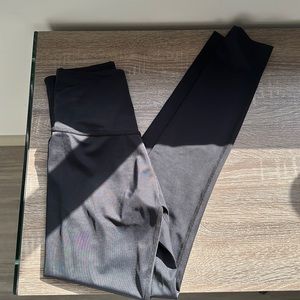 Beyond yoga leggings size small
